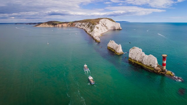 Rescuers from two Royal National Lifeboat Institution stations teamed up to rescue the passengers of a yacht stranded in shallow waters in The Solent.