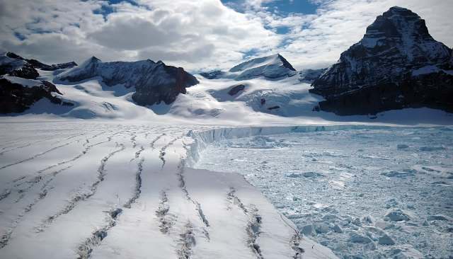 A huge section of the Ismoil Somoni glacier tore away near the village of Safedobi, requiring an immediate response from local authorities.