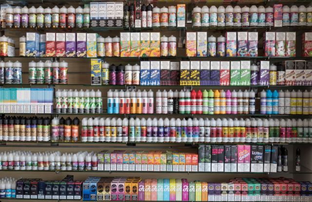 The Macau government is planning to implement a total ban on e-cigarettes due to the growth of schoolchildren's vaping.