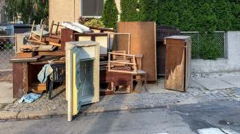 One lucky Redditor found a valuable rocking chair by Nichols & Stone, and you can discover curbside treasures too.