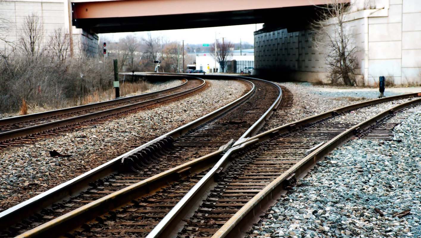 Autonomous all-electric train cars may soon help deliver freight more effectively, thanks to Parallel Systems.