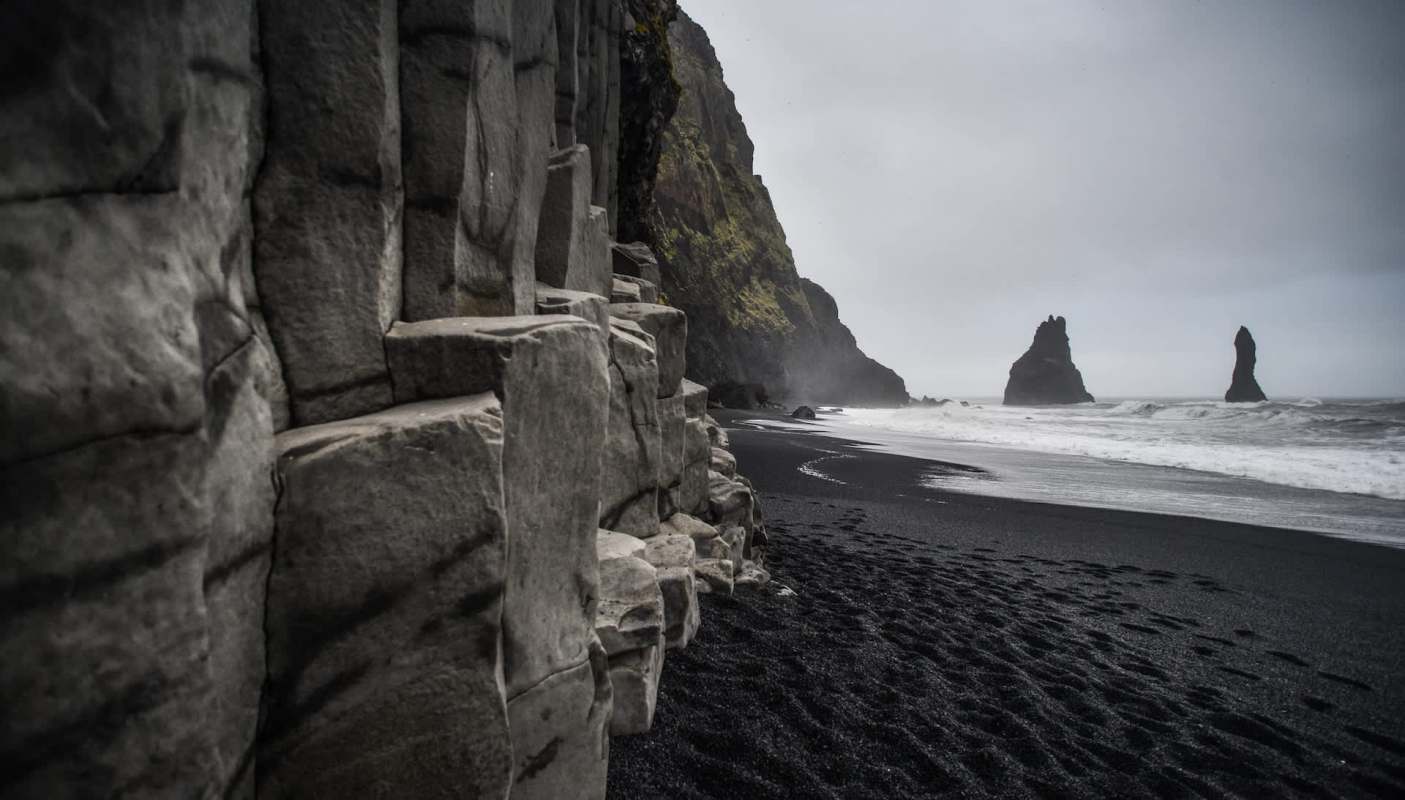 A video shows several people narrowly escaping a monstrous wave at Iceland's Reynisfjara black sand beach.