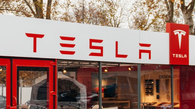 A major Tesla shareholder cut its stock holdings in four consecutive trading sessions in November, according to Investor's Business Daily.
