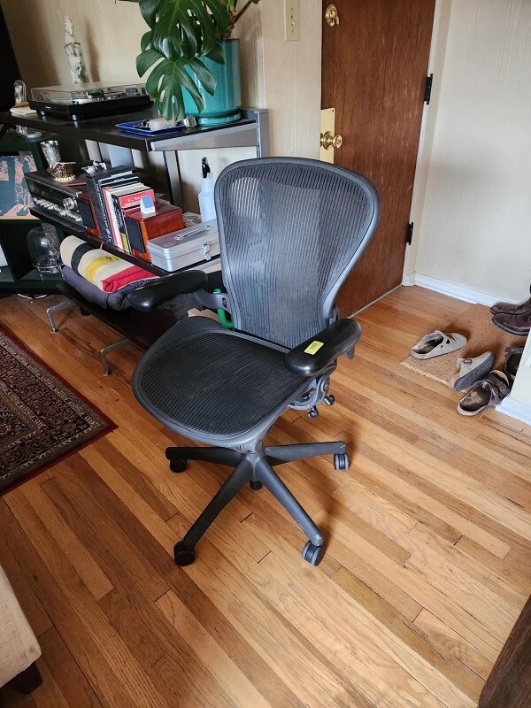 One lucky thrifter shared an amazing Reddit post about finding a Herman Miller Aeron chair for just $25.