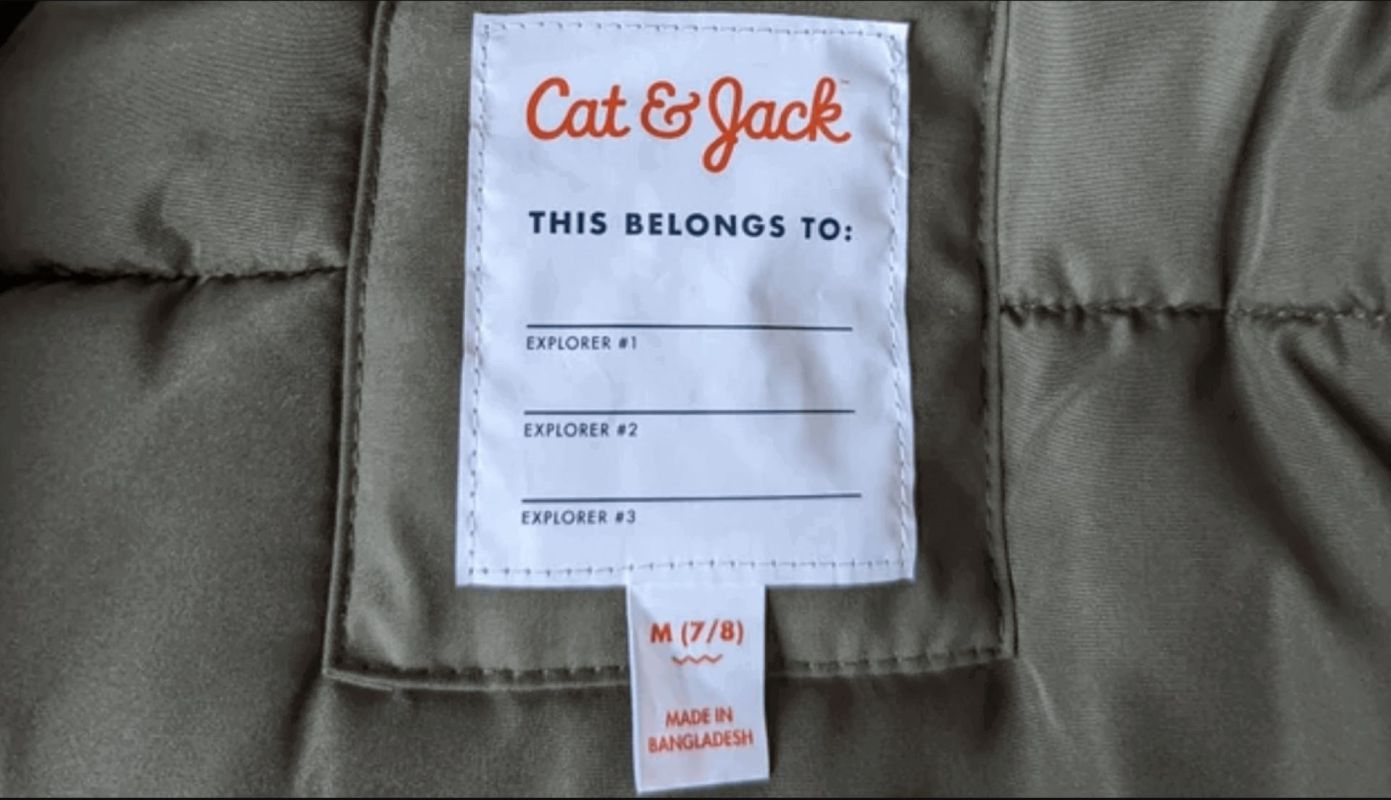 One Reddit user was shocked to discover an encouraging message on the label of a pass-along coat.