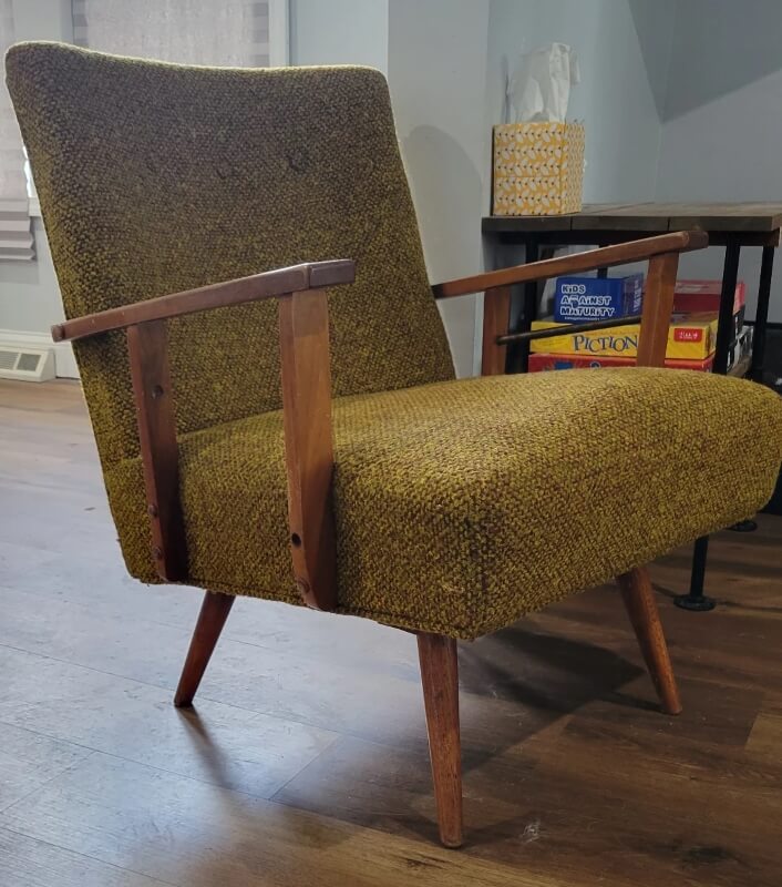 One thrifter discovered a $5 reclining chair — and Redditors are obsessed.