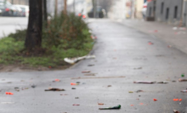 One Redditor found vape litter on the street and shared their confusion in discovering it.