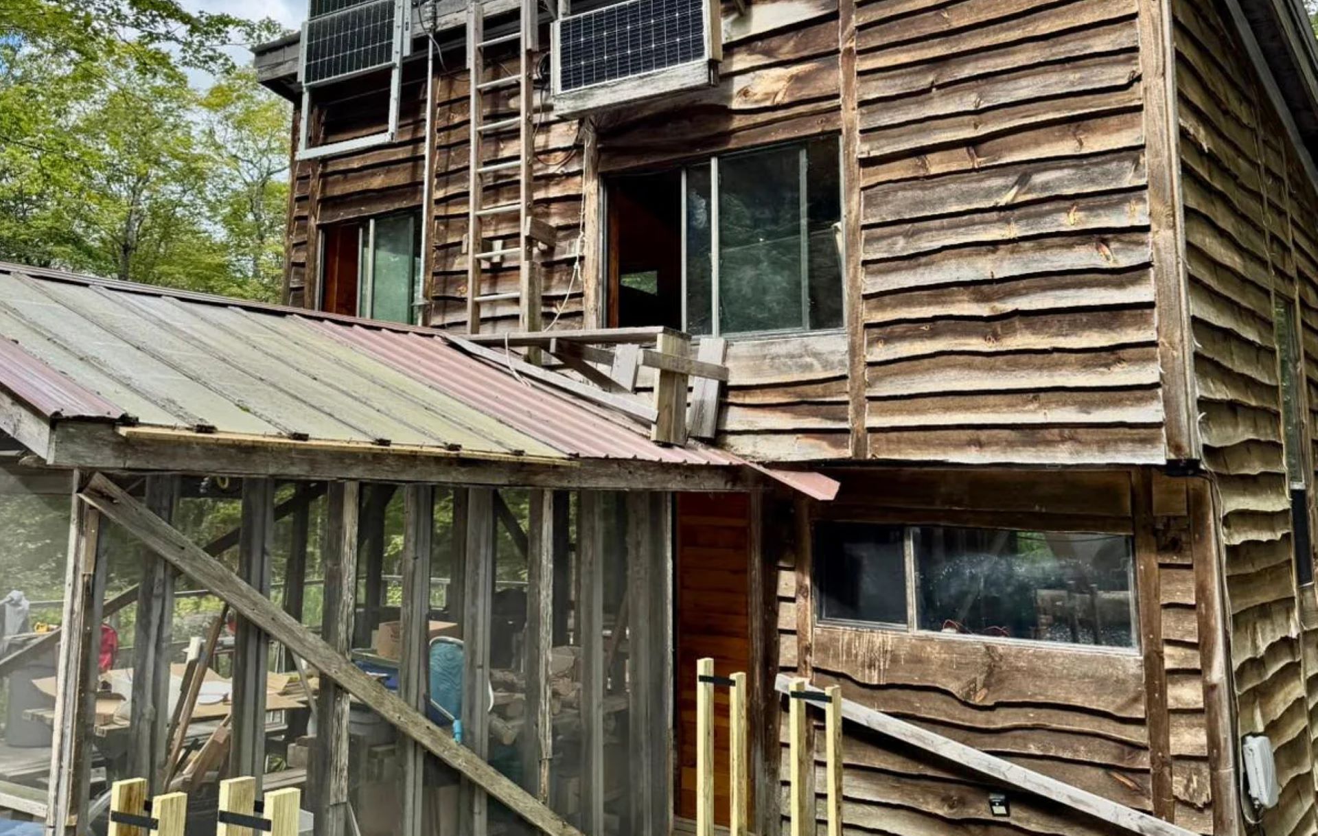 Off-gridder shares photo of the DIY solar setup that powered his cabin for nearly four decades: 'I built this cabin in 1987'
