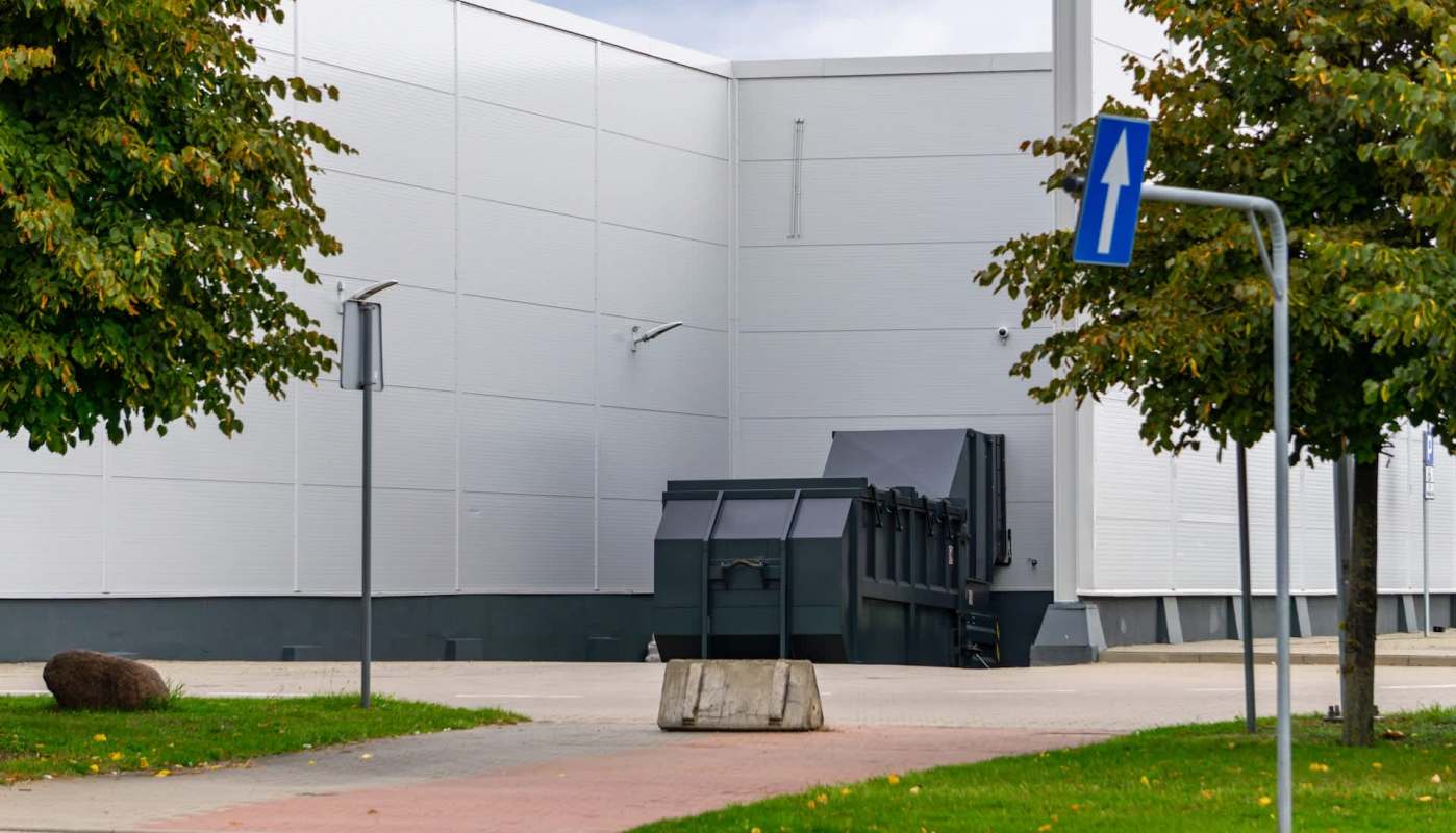 Dumpster diving can score you a surprising amount of free food, as one Redditor revealed in a recent post.