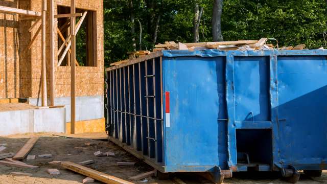 One Redditor hit the jackpot while dumpster diving, revealing a haul with an Xbox controller, a Nintendo DS, and more.