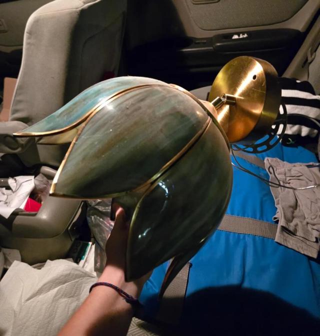 Dumpster diving is a brilliant way to find free stuff, like this cool glass lamp, as one clever Redditor showed.