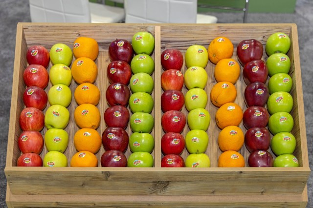 A deal between two major packaging companies could help shoppers who want fresher produce with less plastic.