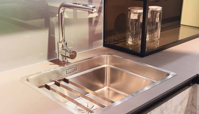 One master plumber showed how to unclog a garbage disposal using just one household item.