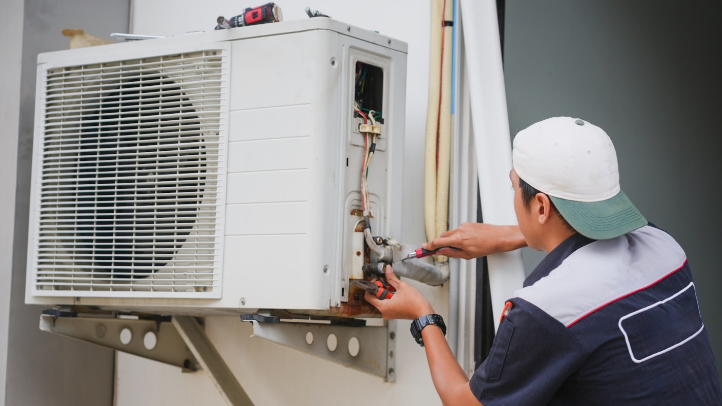 One Redditor was looking for advice about whether to install a heat pump after their HVAC system died.