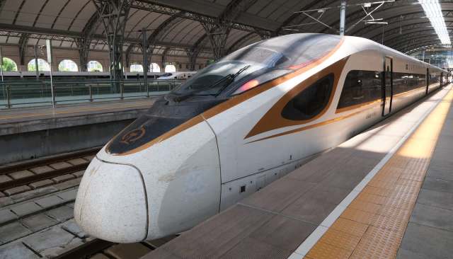 One Reddit user shared a video from a high-speed train in China, where travelers can sleep undisturbed while traveling at nearly 220 miles per hour.