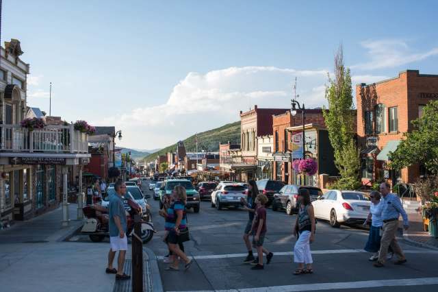 A shelter for more than 1,000 homeless people will be built on land plagued by swarms of biting insects.
