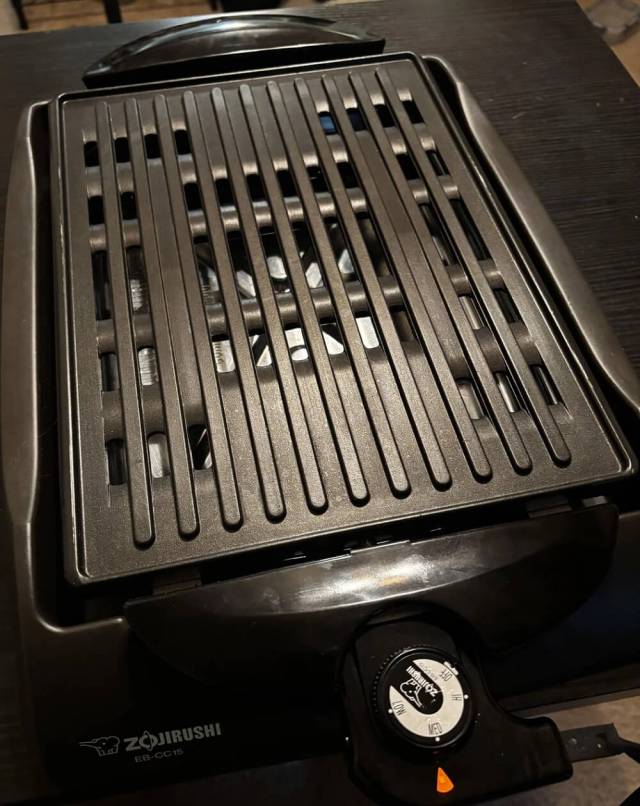 One Redditor shared a photo of the Zojirushi smokeless grill they'd bought for $10, leaving fellow secondhand shoppers stunned.