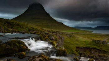 This Reddit user shared an infuriating story about an entitled couple who disregarded 'no drones' signage in an Iceland national park.