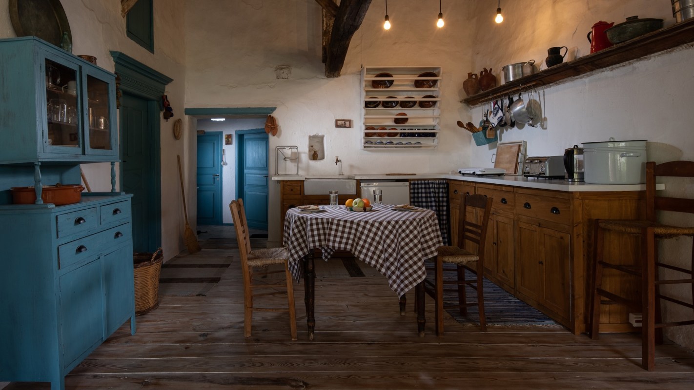An induction cooktop is a clean-energy cooking method that directly heats cookware on a stove using an electromagnetic field.