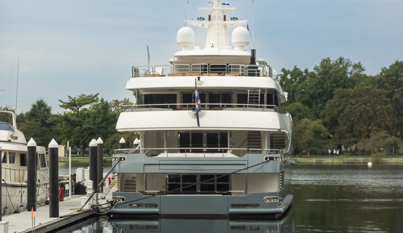 According to LuxuryLaunches, the former team's owner, Dan Snyder, lost power while at sea in his $192 million superyacht.
