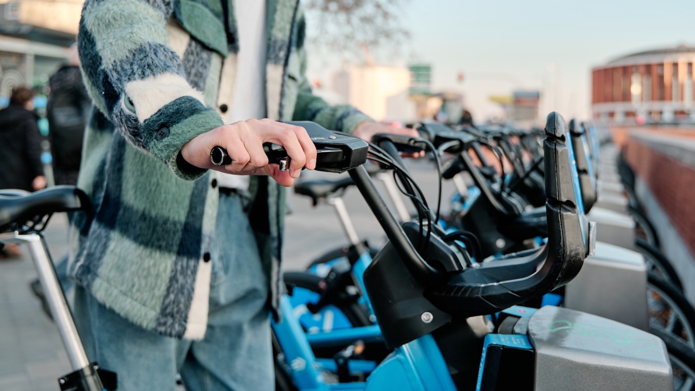 The response to Minnesota's e-bike rebate program was so great that it crashed a government website.