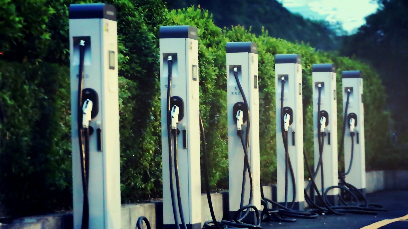 A Reddit thread is sparking conversation about vandalism at EV charging stations in Los Angeles.