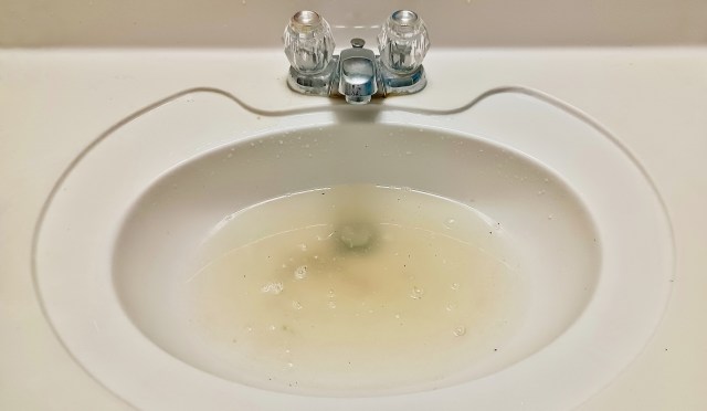 One handyman has shown that sometimes all you need to fix a clogged drain is a little patience — and a household tool you likely already have.