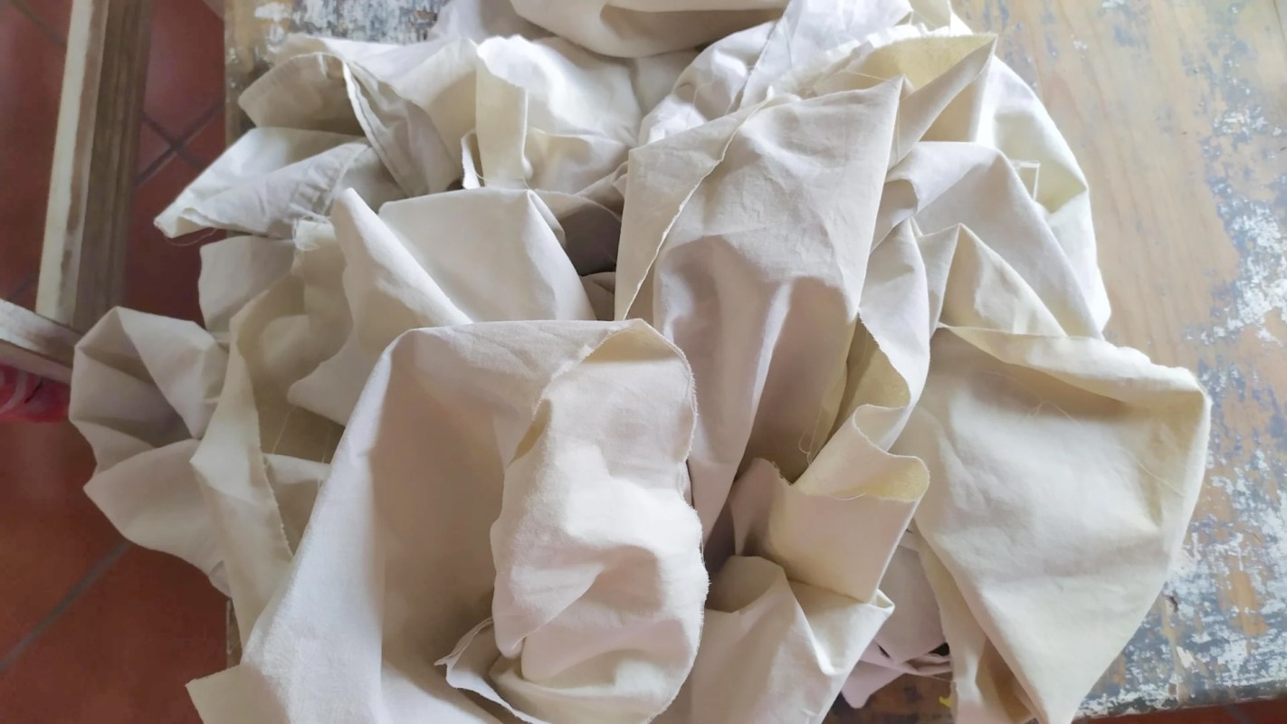 One Redditor shared a clever way to turn an old, torn bedsheet into reusable napkins, as a frugal and eco-friendly hack.