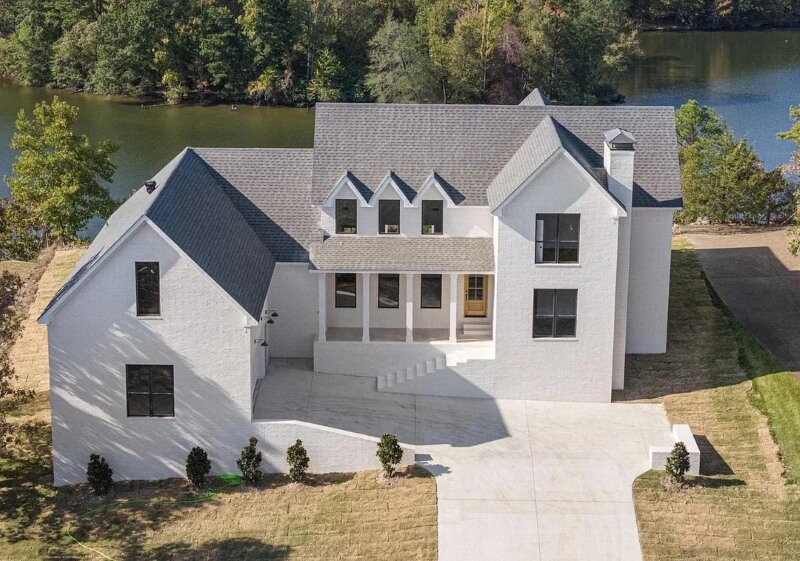 A photo of a large lakeside "McMansion," shared by a Redditor, has set off quite the debate in an online community.