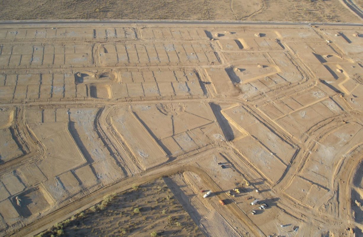 Wealthy buyers are shelling out millions for empty dirt lots in The Summit Club, an exclusive Las Vegas neighborhood.