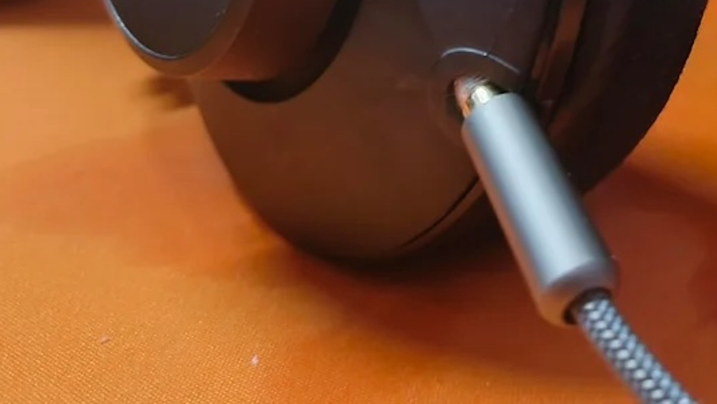 One Redditor's shared post urged fellow electronics consumers to buy used products rather than new ones to reduce e-waste.