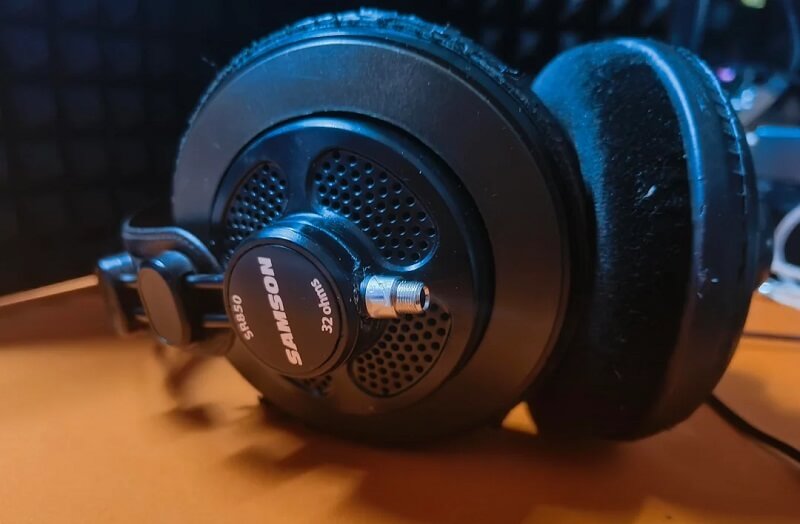 One Redditor's shared post urged fellow electronics consumers to buy used products rather than new ones to reduce e-waste.