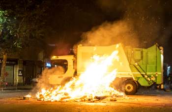 After a small-waste fire in a waste-management lorry in Dorset County, England, waste management companies are warning about the dangers of lithium-ion batteries.