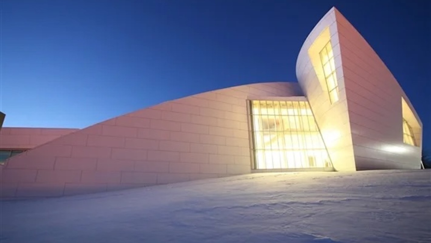 "Threshold 32°F" is a traveling exhibit that shows the changes of northern species over the span of one season.