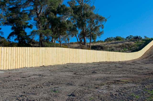 An overzealous neighbor had no regard for boundaries and destroyed a garden, upsetting the gardener and other Redditors.