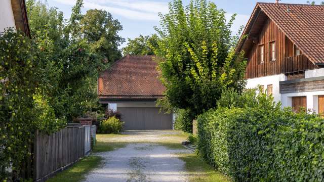 One angry gardener took to Reddit to vent about their inconsiderate neighbors' driving into their garden bed.