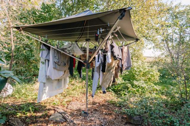 In a viral TikTok, a farmer demonstrates how off-grid living doesn't need to sacrifice modern appliances.
