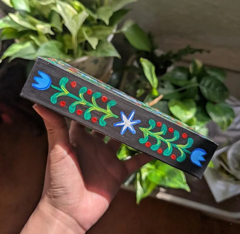 A Reddit user has wowed the upcycling community with a clever way to reuse a smartphone box.