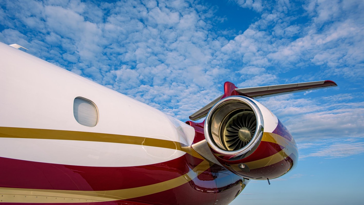 Environmental campaigners are urging the government to end a tax policy favoring the super-rich who fly on private jets.