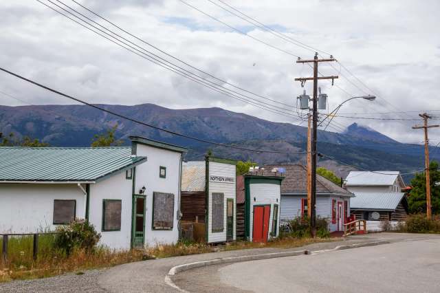 Residents of Yukon, Canada, are recycling old wood from the area and using it to create timber frames for homes.