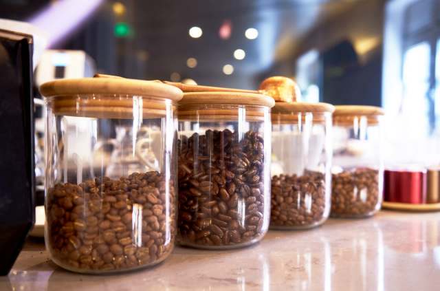 One TikTok user is showing how a little creativity can transform an empty glass jar into a reusable cup.