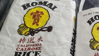 One Redditor found a brilliant way to repurpose rice bags into reusable shopping bags.