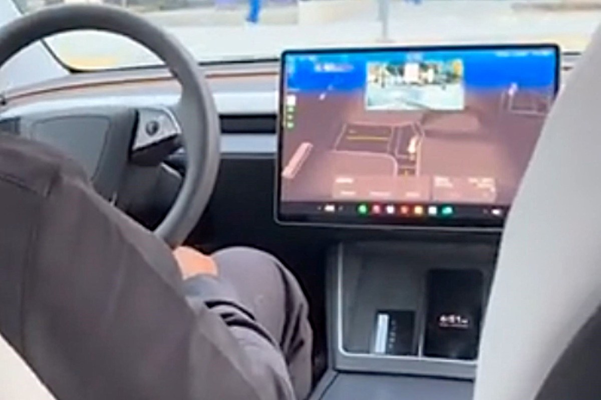 One passenger warned about Tesla's safety measures after a disconcerting experience in San Francisco, where competitor Waymo also operates.