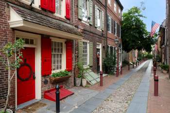 Rooftop solar installation can be a frustrating process when dealing with local historic districts and homeowners associations.