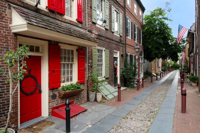 Rooftop solar installation can be a frustrating process when dealing with local historic districts and homeowners associations.