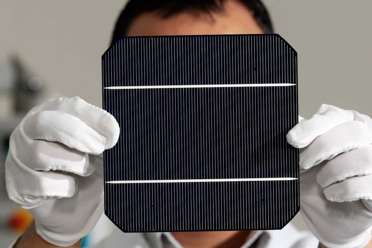 Patents have been filed for an innovative silicon solar cell coating that could increase efficiency, reduce heat, and extend panel's lifetimes.