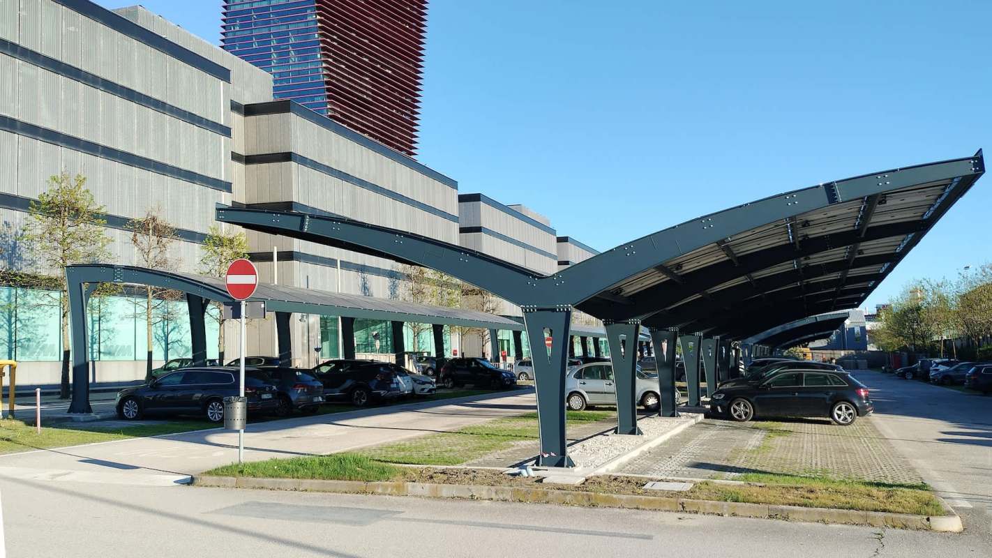 A new law going into effect in South Korea will require parking lots with more than 80 spaces to install solar canopies and carports.
