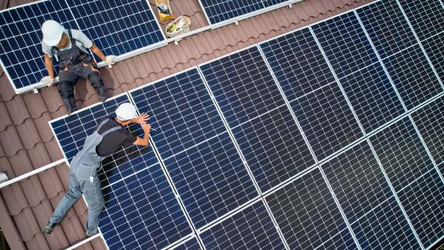 One Redditor had strong opinions about solar panel leasing. Others disagreed, showing the wide range of opinions on the topic.