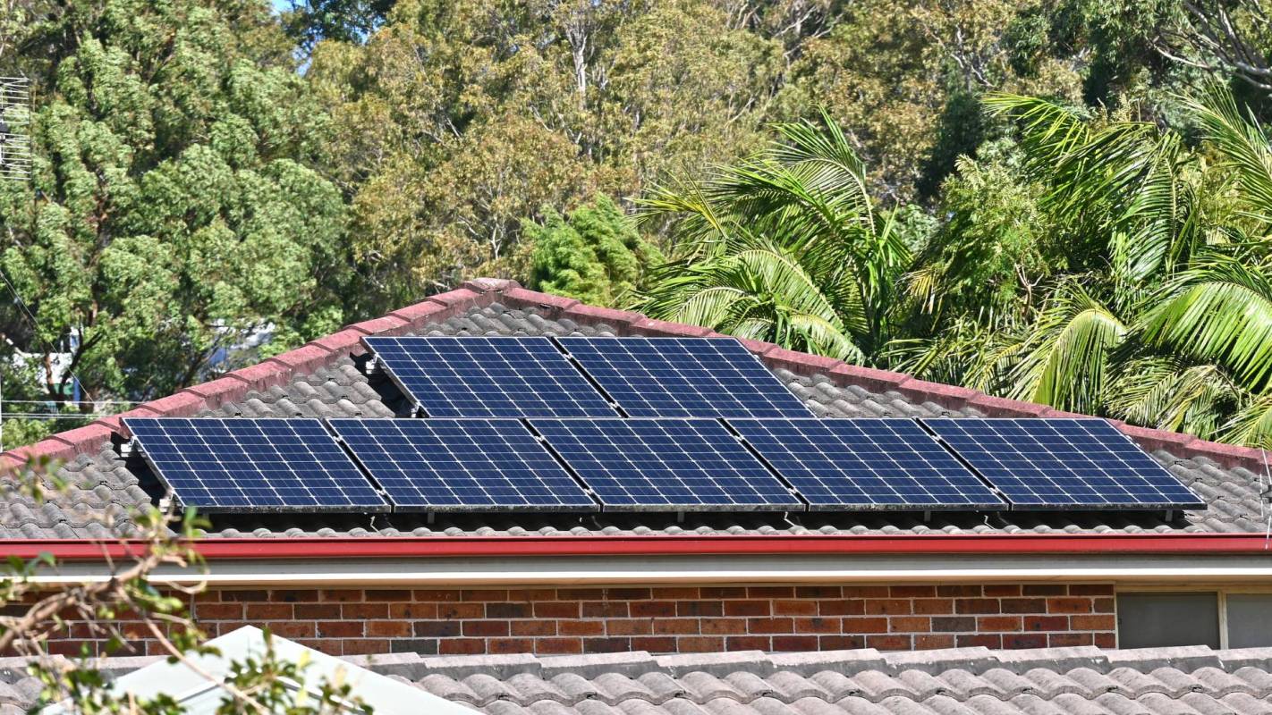 Solar installations are on the rise as temperatures and electricity prices soar. Redditors explain how they decided to make the switch to solar panels.