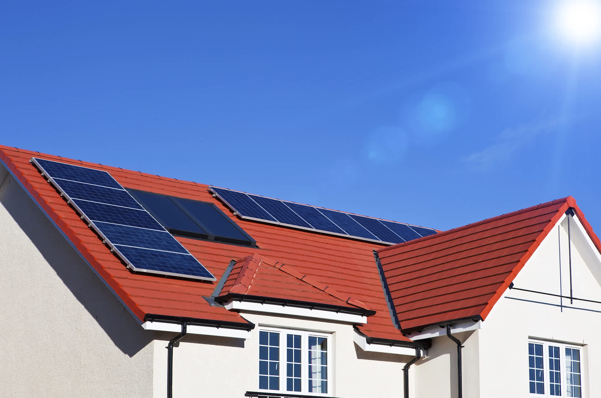 Home seller easily debunks solar panel myth overheard at open house: 'Don't believe the conspiracy theories'